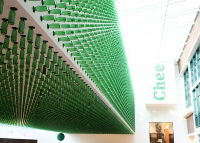 Systèmes de fixation pour l’entrée de la Heineken Experience