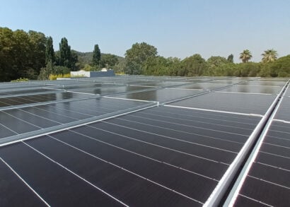 Donner l’impression que l’installation de 219 panneaux solaires sur une toiture complexe est simple.