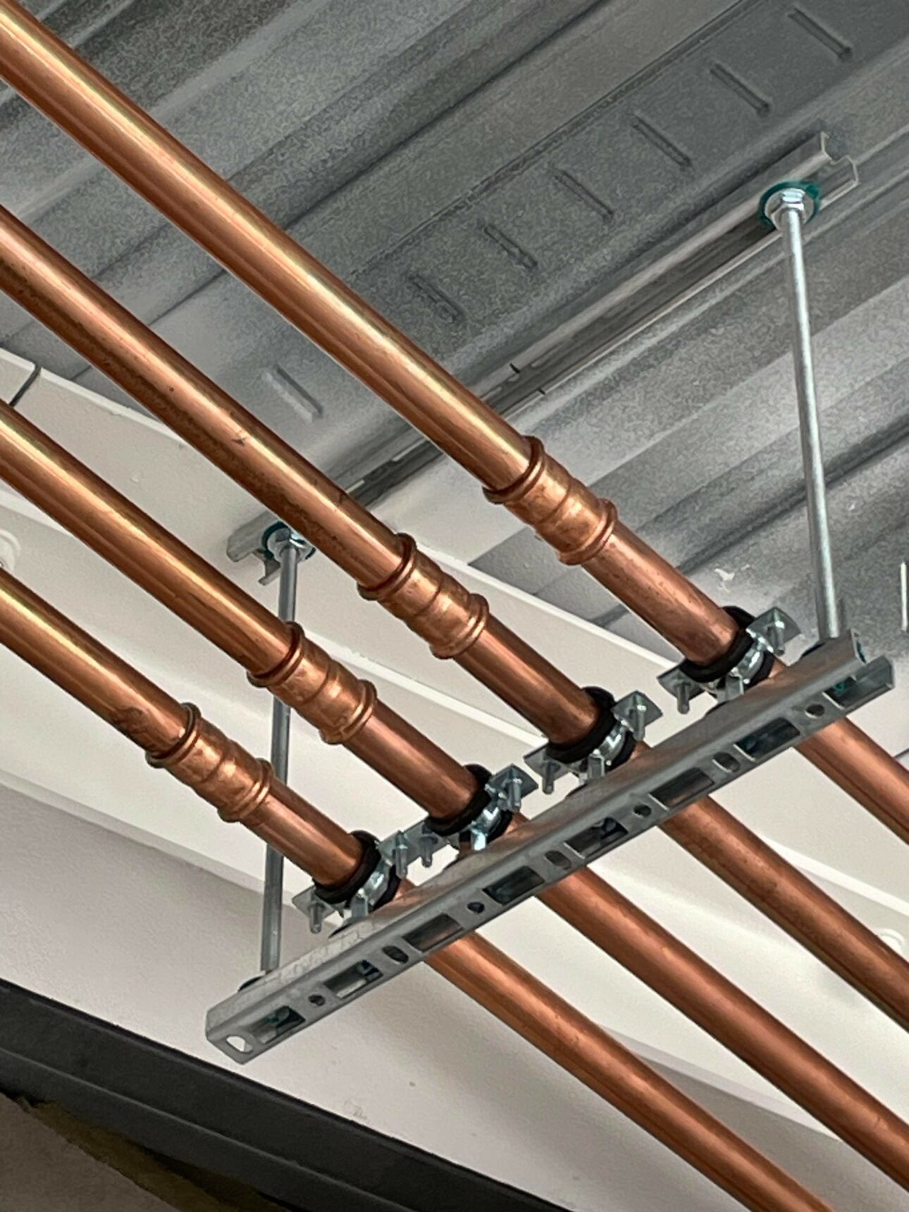 Walraven RapidRail® makes light work of ceiling hanging pipe supports